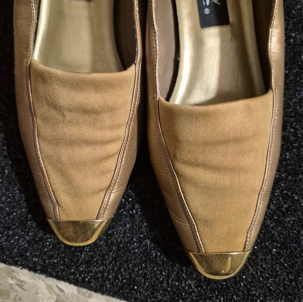 Valley Lane Vintage Gold/Tan Metallic Loafers w/Gold Cap Toe - Picture 3 of 10